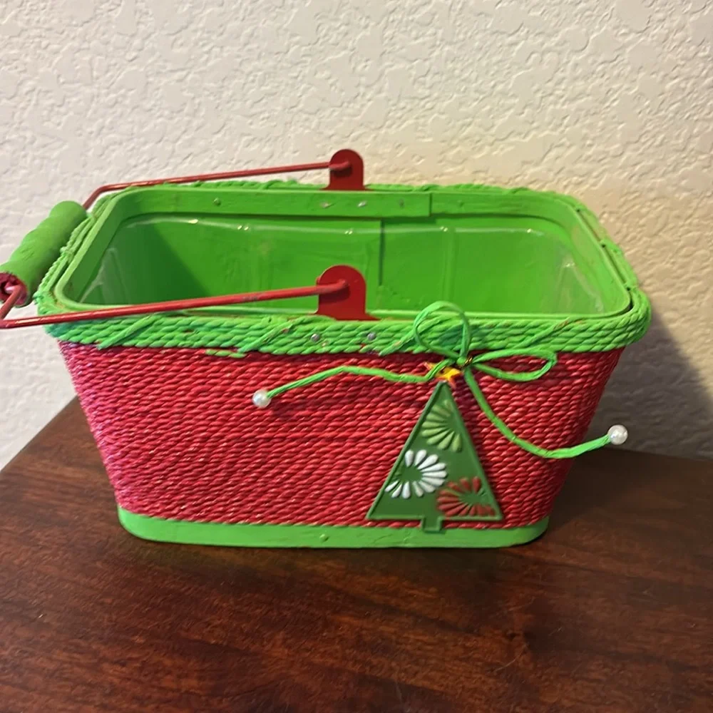Assorted Christmas/holiday gift baskets and bins